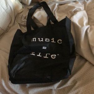 Music=life tote